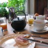 Domaine de La Bretesche - la table du petit-déjeuner face au parc du château