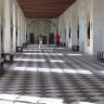 Chenonceau - la Galerie - sol carrelé de tuffeau et d'ardoises, architecture épurée qui annonce le Classissisme pour cette salle de bal inaugurée en 1577 lors d'une fête organisée par Catherine de Médicis pour son fils Henri III