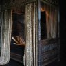 Chenonceau  - chambre Louise de Lorraine - le lit à baldaquin tendu de noir