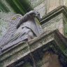 Enclos paroissial de Pleyben - Tour-porche de l'église St-Germain, détail : statue de l'archange Gabriel
