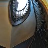 Hôtel Meyssene - la réception, détail de l'escalier ancien