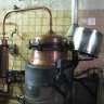 Distillerie Metté - Les alambics sont en cuivre, une matière qui accroche les impuretés. Ces impuretés sont responsables du goût rance et de l'amertume qui restent en bouche dans les eaux de vie de moindre qualité.