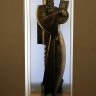 Une œuvre exposée dans la salle de la figure moderne : La Demoiselle au Luth (1932) de Jean et Joël Martel (Nantes 1896- 16 mars 1966 pour Jean et 25 septembre 1966 pour Joël)